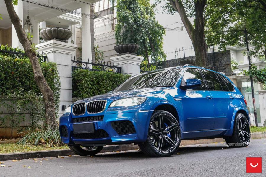  BMW X5 M on Vossen Wheels (HF-1) 2018 года  (фото 3 из 9)